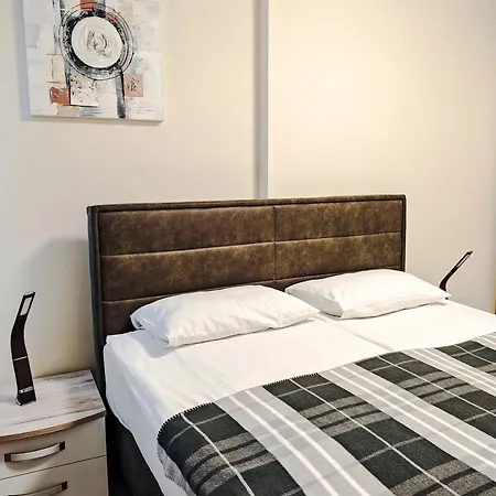 балкан тауър луксъри ливинг 2'6 דירה