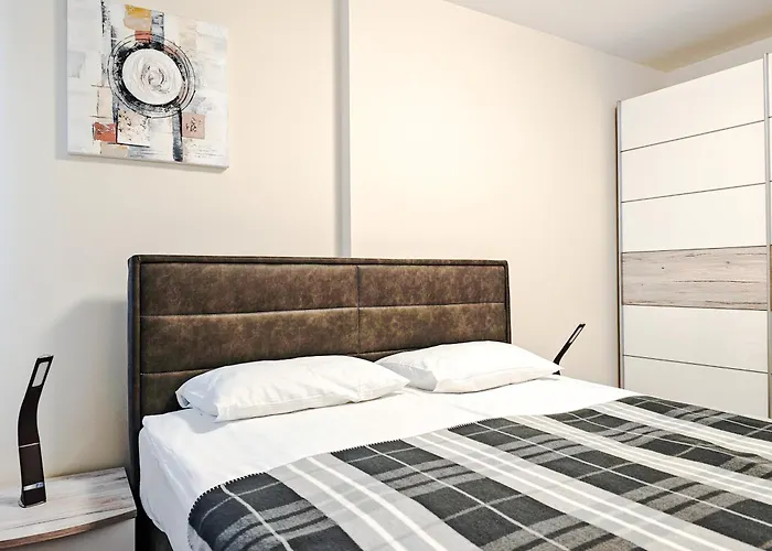 балкан тауър луксъри ливинг 2'6 דירה